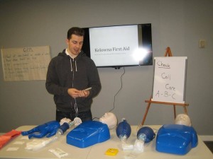 Using an AED in a training course in Kelowna